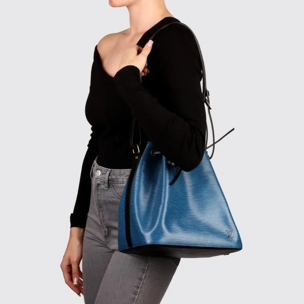 Louis Vuitton Epi Noe PM Blue Black Trim Leather Bucket Shoulder Bag A21910